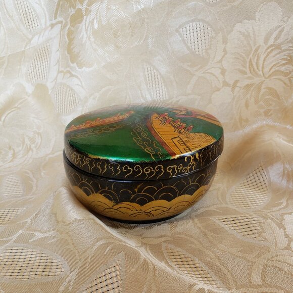 Hanoi Daewoo Vietnam wooden covered bowl. Painted scene, Gold embellished side. - Picture 8 of 11